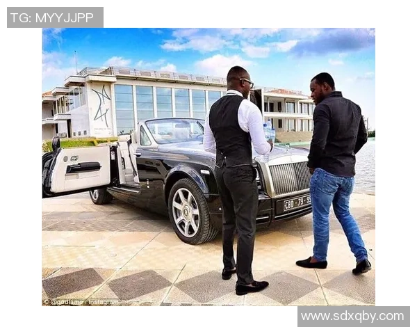 足球明星外出闲逛顺道购置豪车引发球迷热议与关注