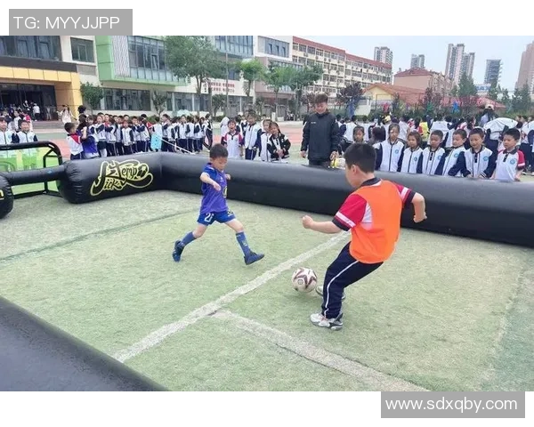 足球明星与孩子们的温馨瞬间展现梦想与激情的完美结合